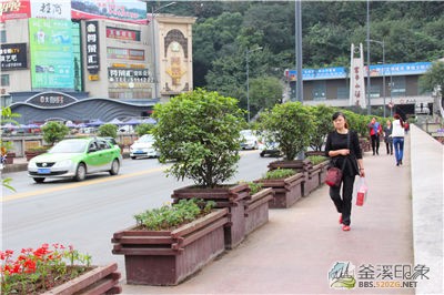 自贡市有多少人口_自贡十四中开展师生远足社会实践活动(2)